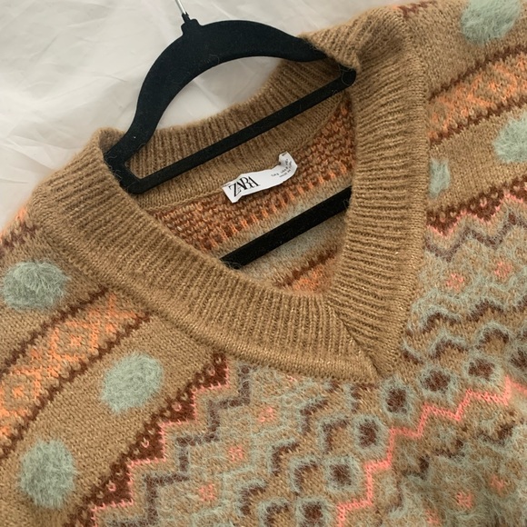 Fluffy Zara sweater - Picture 2 of 2